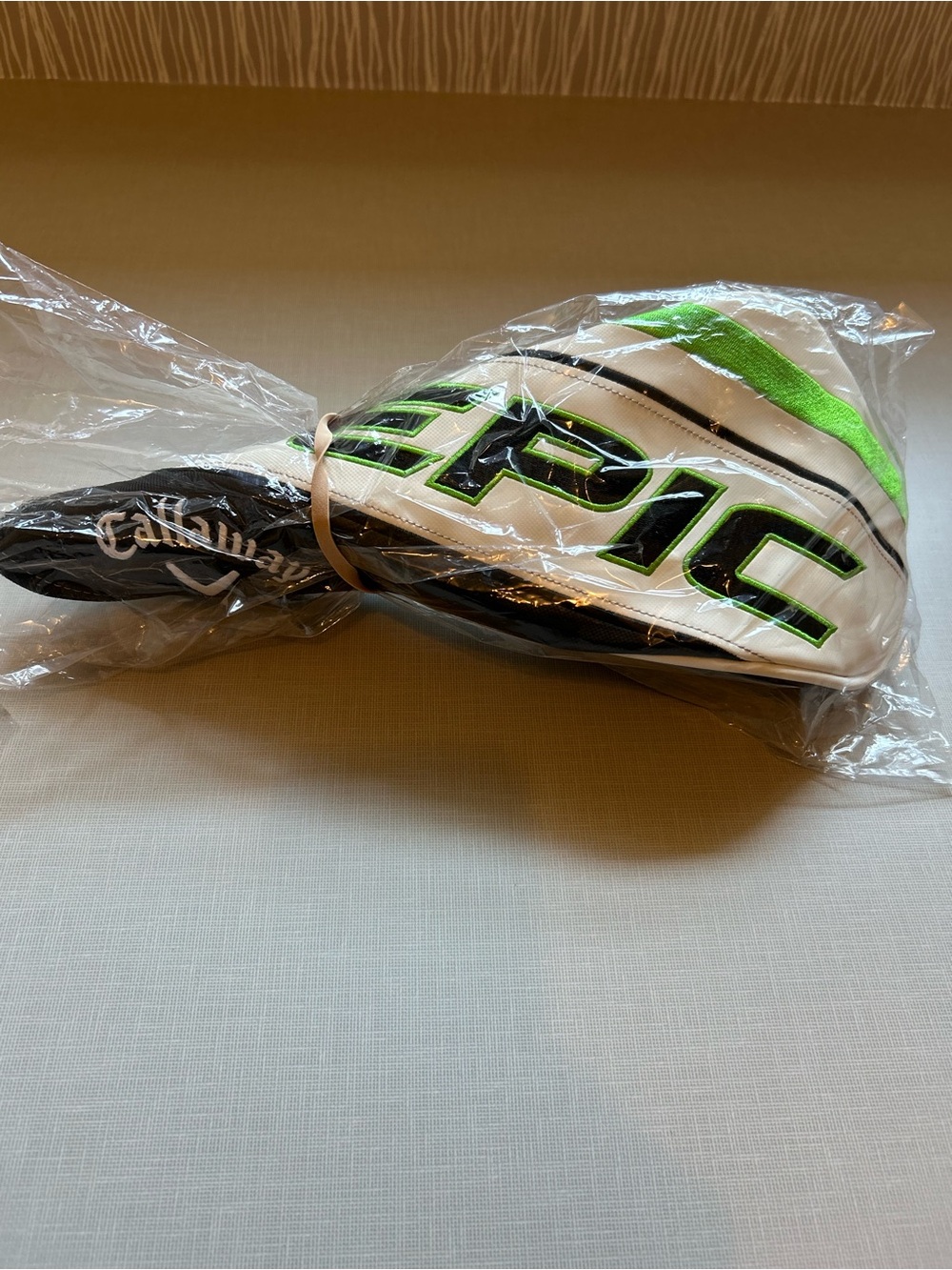 NEW Callaway Epic Flash Max White and Neon Green Epic Driver Head Cover